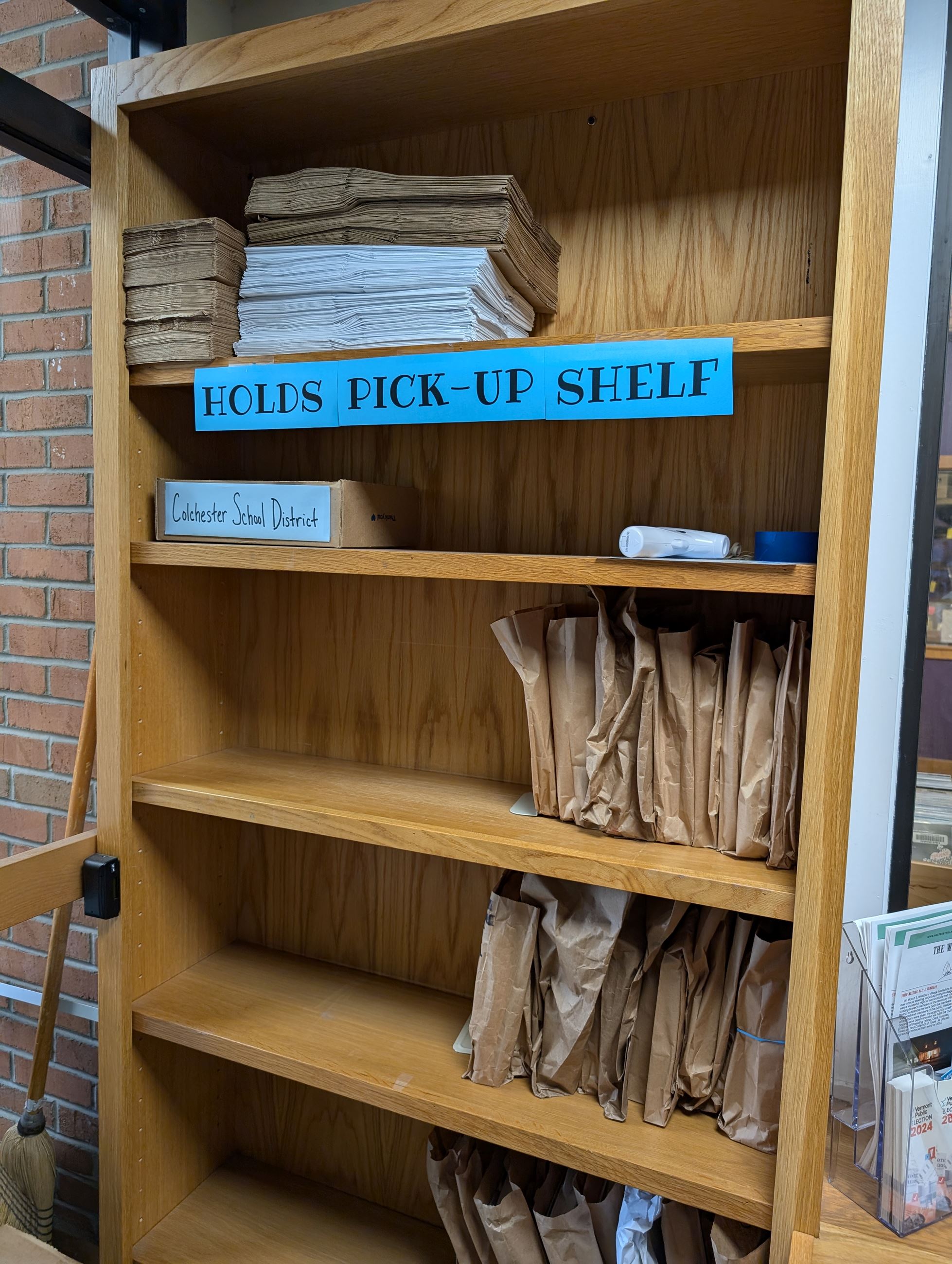 holdshelf